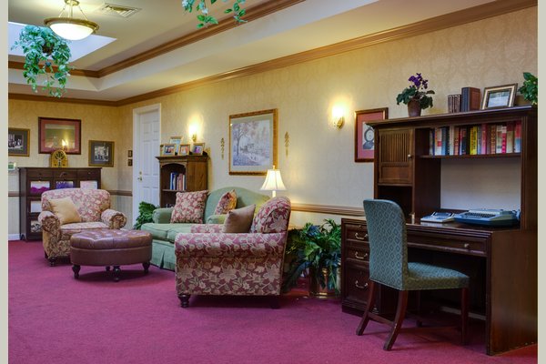 Sunrise Senior Living of Newtown Square 63122_SunriseofNewtownSquare_NewtownSquare_PA_ReminisenceSitting
