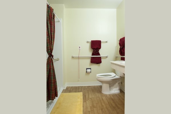 Sunrise of Cinco Ranch 63301_SunriseofCincoRanch_Katy_TX_AptBathsmall
