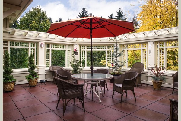 Sunrise of Bellevue 63190_SunriseofBellevue_Bellevue_WA_ExteriorPorch