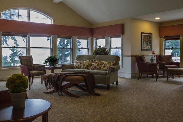 Sunrise of Mercer Island 63055_SunriseofMercerIsland_MercerIsland_WA_Sitting2Small