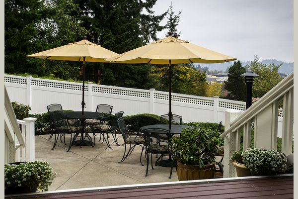 Sunrise of Mercer Island 63055_SunriseofMercerIsland_MercerIsland_WA_ExteriorPorch3
