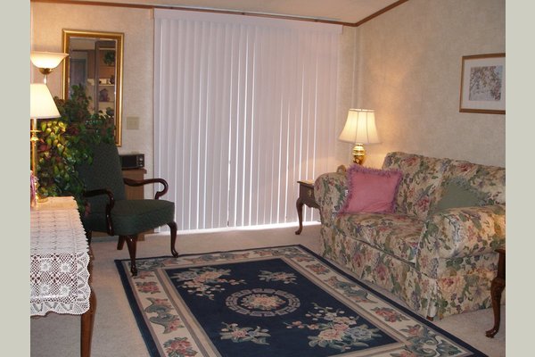 Woodside Village 64090
