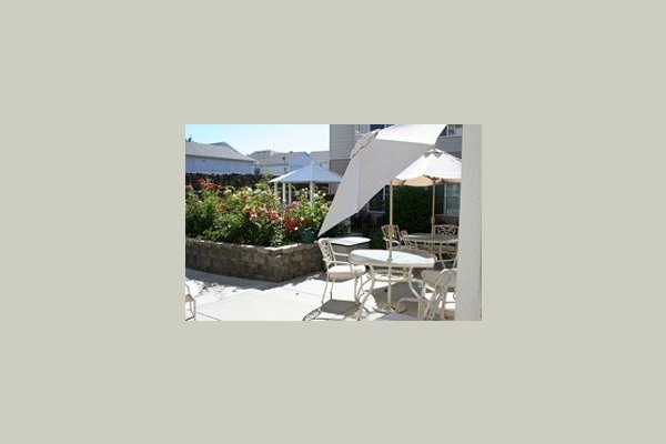 Emeritus at Englewood Heights 38510