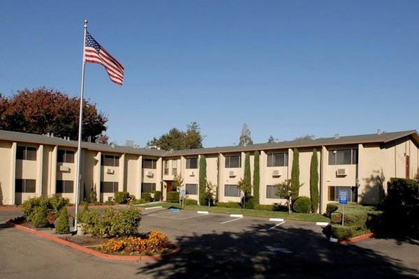 Auburn Oaks Senior Living 51288