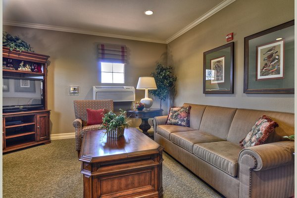 Vintage Simi Hills Vintage%20Simi%20Hills_Simi%20Valley_Assisted%20Living_Web-40