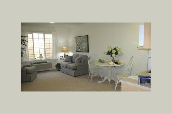 Winterberry Heights Assisted Living Acadia_Apartment_03