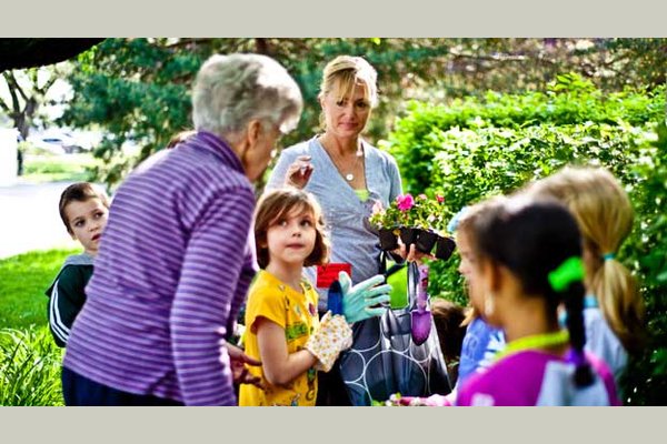 American House Bonita Springs Senior Living Bonita-Springs-Senior-Living-gardening