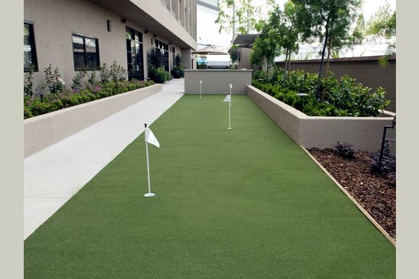 Vintage Burbank independent-living-burbank-california-putting-green