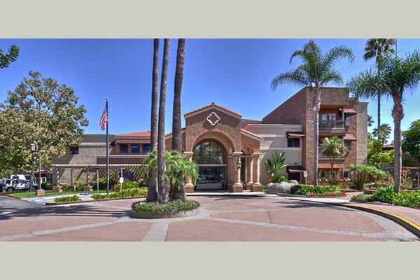 Las Palmas Las%20Palmas_Laguna%20Woods_Assisted%20Living_Web-06