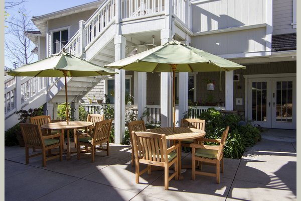 Sunrise at Wood Ranch 63333_SunriseatWoodRanch_SimiValley_CA_ExteriorPorch