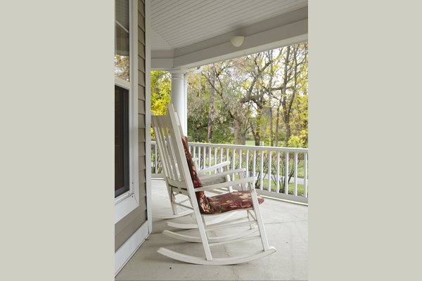Sunrise of Naperville 63160_SuunriseofNaperville_Naperville_Il_ExteriorPorch