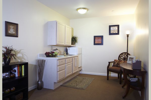 Sunrise of Naperville 63160_SuunriseofNaperville_Naperville_Il_AptKitchen
