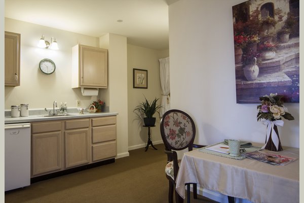 Sunrise of Pikesville 63042_SunriseofPikesville_Pikesville_MD_AptKitchen