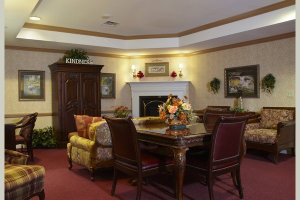 Sunrise of Lynnfield 63199_SunriseofLynnfield_Lynnfield_MA_Sitting