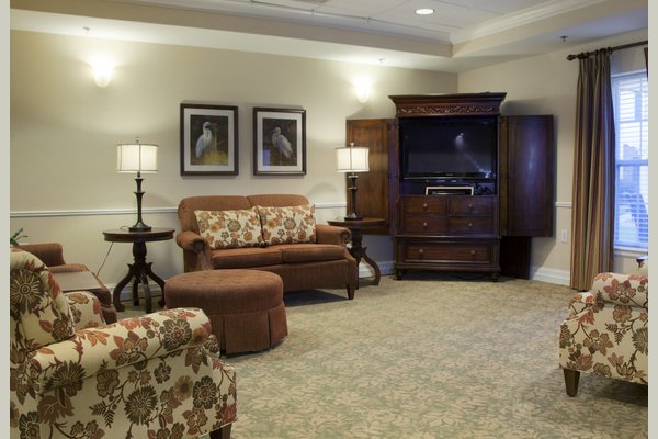 Brighton Gardens of Winston-Salem 62060_BrightonGardensofWinstonSalem_Winston-Salem_NC_Sitting2