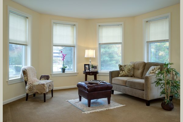 Sunrise Senior Living of Blue Bell 63133_SunriseofBlueBell_BlueBell_PA_ApartmentSitting