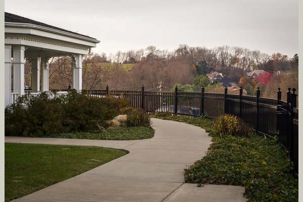 Sunrise Senior Living of Upper St. Clair 63154_SunriseofUpperStClair_UpperStClair_PA_Garden2