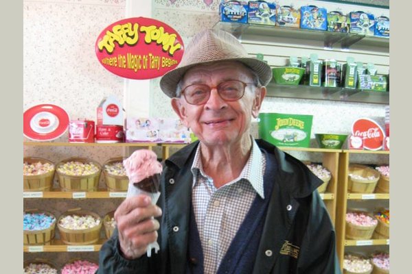 Vintage Cerritos vintage-senior-ice-cream