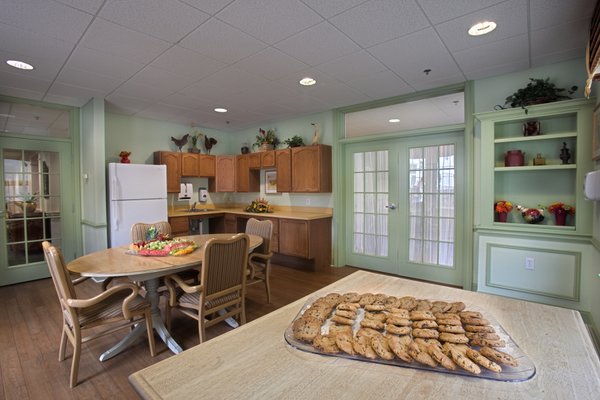 Brandywine Senior Living at Howell cafe_800x533