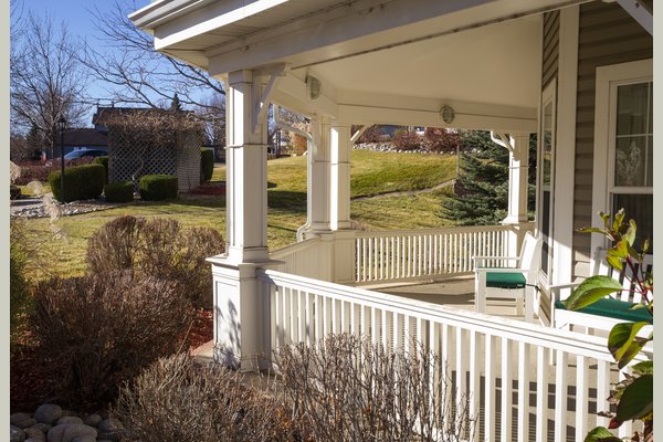 Sunrise at Pinehurst 63291_SunriseofPinehurst_Denver_CO_ExteriorPorch
