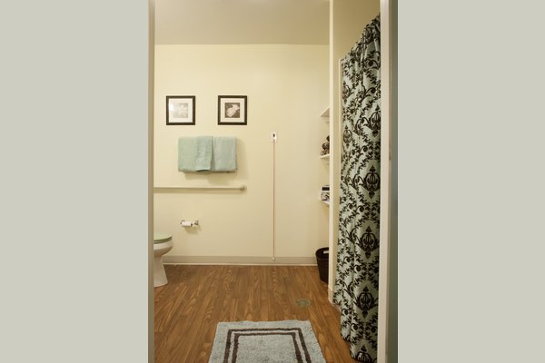 Sunrise At East Cobb 63141_SunriseatEastCobb_Marietta_GA_AptBath