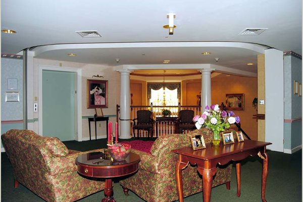 Sunrise of Glen Cove 63185-Senior-Care-Home-Glen-Cove-NY-1