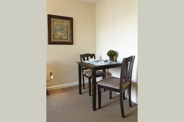 Sunrise at Hunter Mill 63183_SunriseatHunterMill_Oakton_VA_AptDining