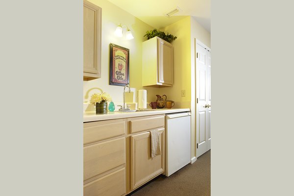 Sunrise at Hunter Mill 63183_SunriseatHunterMill_Oakton_VA_AptKitchen