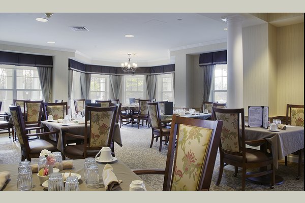 Sunrise at Hunter Mill 63183_SunriseatHunterMill_Oakton_VA_dining