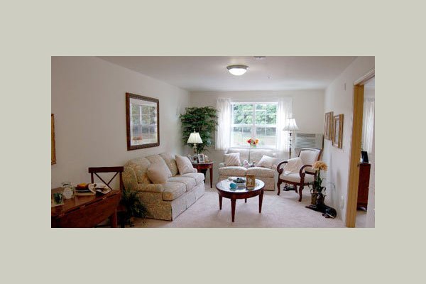 Mountain View Gardens living_room_sierra_vista_senior_living