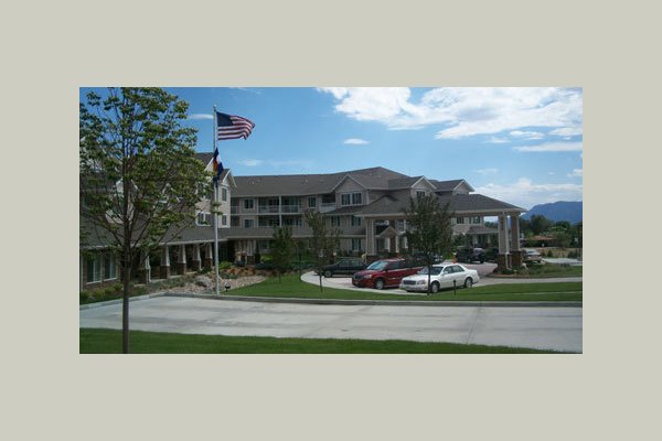 Summit Glen hawthorn_retirement_entrance_exterior_view