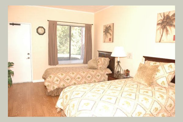 Emeritus at Fort Myers 1N4TAL_still_2ap