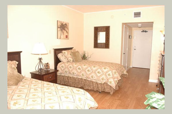 Emeritus at Fort Myers 1N4TAL_still_ap