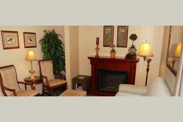Silverado Senior Living at Newport-Mesa sitting-room-mesa
