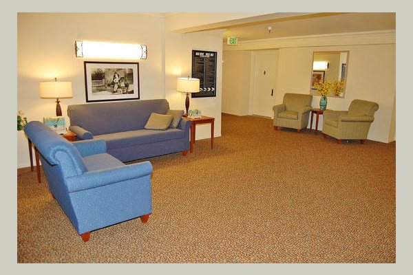 Emeritus at Creekside Lodge FHJ76A_still_s12