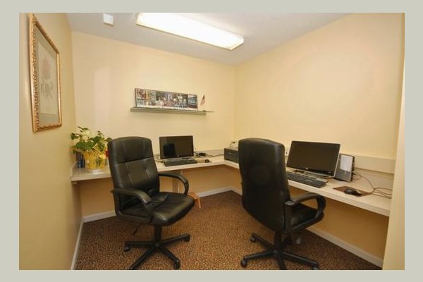 Emeritus at Orchard Glen computer%2520room