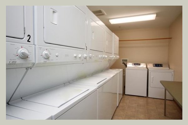 Emeritus at Orchard Glen laundry
