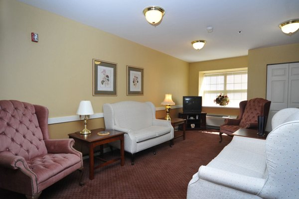 Beaver Falls Plaza Chippewa-Sitting-Room2