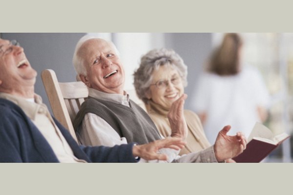 Covington Commons thumb_activities-04-group-on-porch