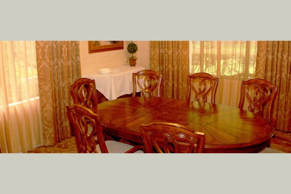 Silverado Senior Services, Inc. dining-table-belmont