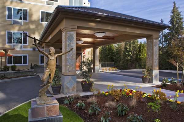 Meydenbauer Medical & Rehabilitation Center bell-sculpture-pc-day