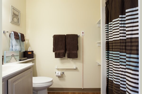 Sunrise of Paramus 63186_SunriseofParamus_Paramus_NJ_AptBathsmall