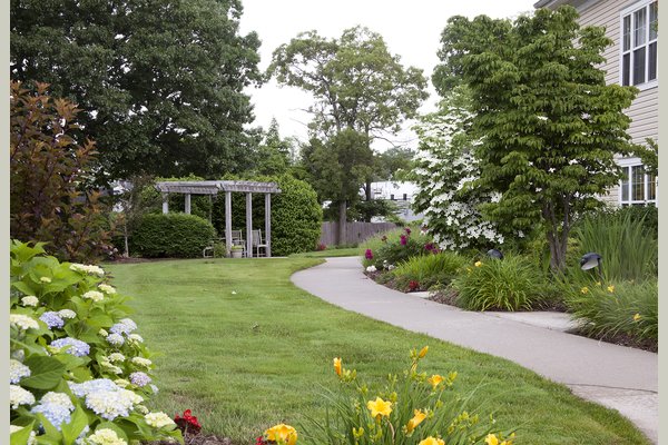 Sunrise of East Setauket 63230_SunriseofEastSetauket_EastSetauket_NY_Gardensmall