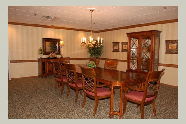 Emeritus at Chestnut Hill 24E3HB_still_dr