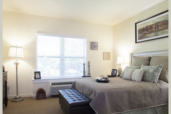 Sunrise of Richmond 63162_SunriseofRichmond_Richmond_VA_AptBedsmall