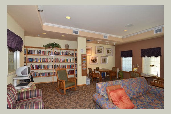 Emeritus at Englewood Heights UTM8KV_still_li