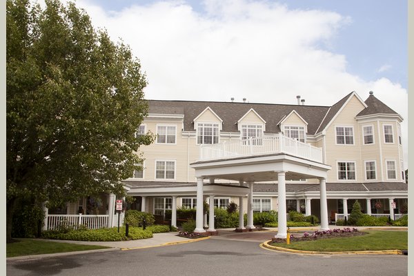 Sunrise of Smithtown   63127_SunriseofSmithtown_Smithtown_NY_Exterior2small