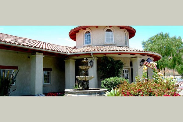Silverado Senior Living at San Juan Capistrano courtyard-san-juan