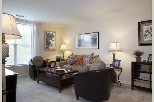 Sunrise Senior Living of Abington 63170_SunriseofAbington_Abington_PA_AptSittingsmall