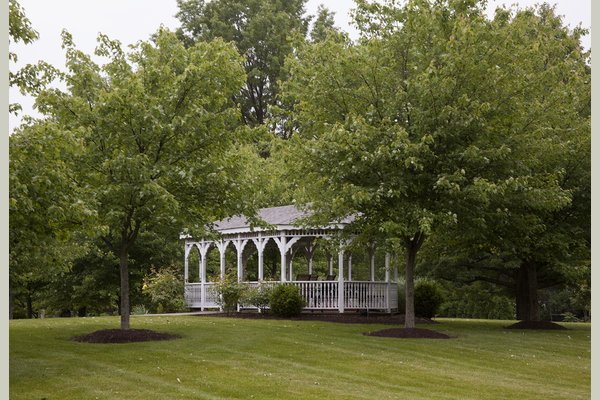 Sunrise Senior Living of Abington 63170_SunriseofAbington_Abington_PA_Gardensmall